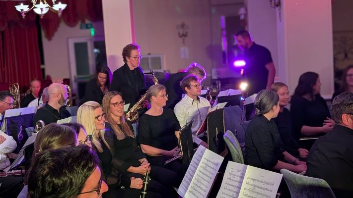 Band recording piece with Screw Loose