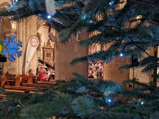 Band researsing at Wimborne Minster through Christmas tree