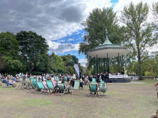 Band and audience at Regent's Park Bandstand