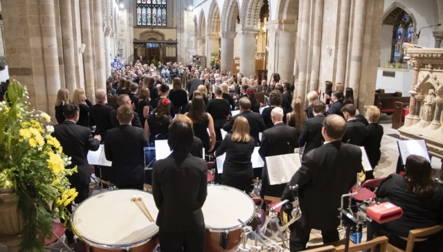 wimborne-minster-and-standing Band standing in Wimborne Minster